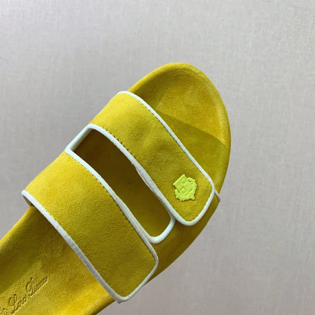 【LP】P:600💰 Size: 39-46 (45.46 can be customized) 【Loro Piana】LP men's slippers. Italian top cashmere is retro, elegant, low-key and luxurious. Both fashionable and practical, the leather is still of the highest quality in the entire network. The upper is silky and smooth. Wear-resistant and highly elastic beef tendon bottom.